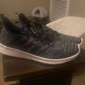 Womens Adidas Cloudfoam Tennis Shoes size 9. Worn very little.